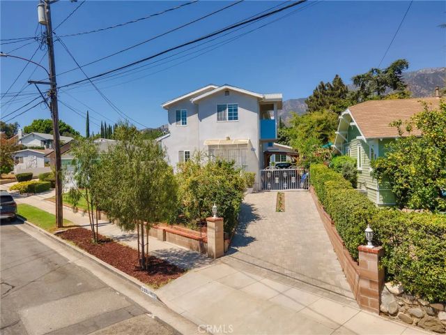 3305 Community Avenue, Glendale, CA 91214