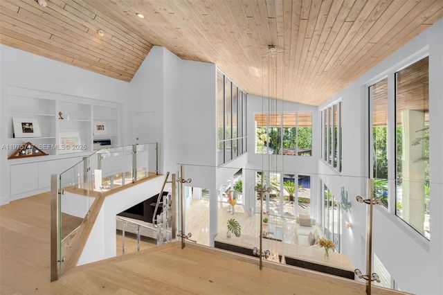 7150 W Lago Drive, Coral Gables, FL 33143