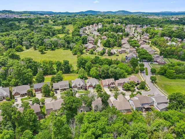6013 Christmas Dr, Nolensville, TN 37135