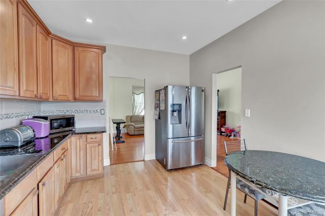 40 Scholar Lane, Commack, NY 11725