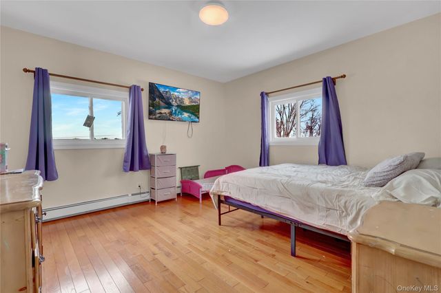 40 Scholar Lane, Commack, NY 11725