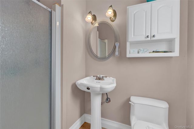 40 Scholar Lane, Commack, NY 11725