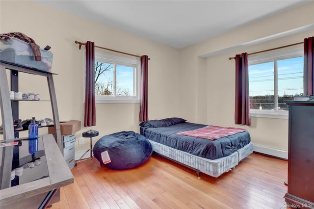 40 Scholar Lane, Commack, NY 11725