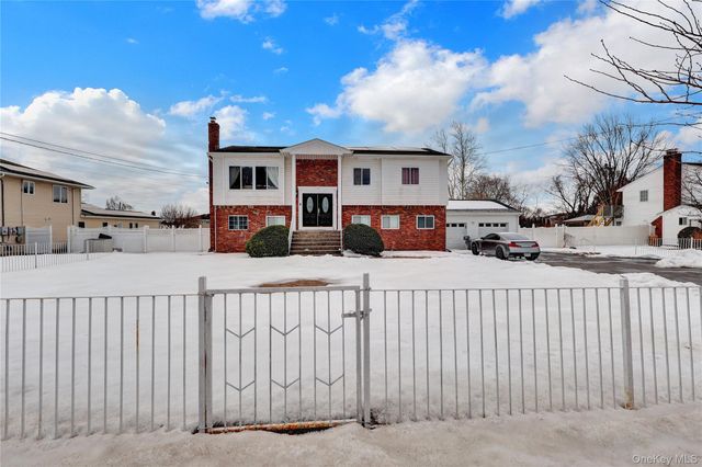 40 Scholar Lane, Commack, NY 11725