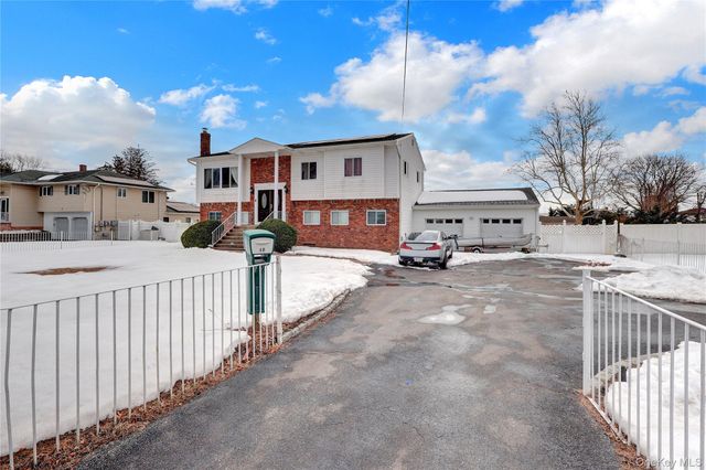 40 Scholar Lane, Commack, NY 11725