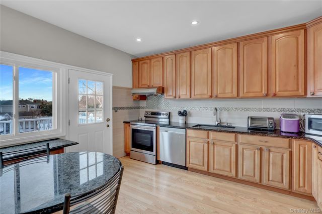 40 Scholar Lane, Commack, NY 11725