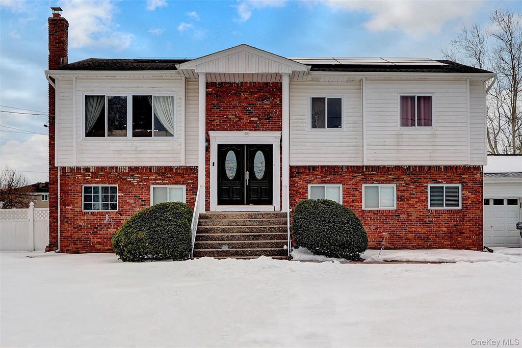 40 Scholar Lane, Commack, NY 11725
