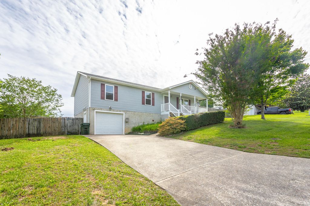 1092 Harvest Knoll Lane, Soddy Daisy, TN 37379