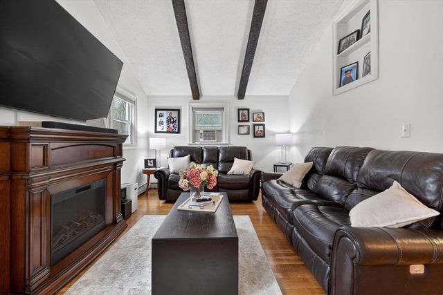 54 Oakwood Ave, Billerica, MA 01821