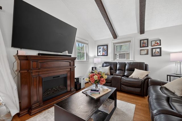 54 Oakwood Ave, Billerica, MA 01821