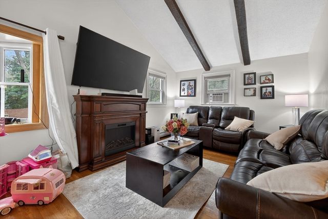 54 Oakwood Ave, Billerica, MA 01821
