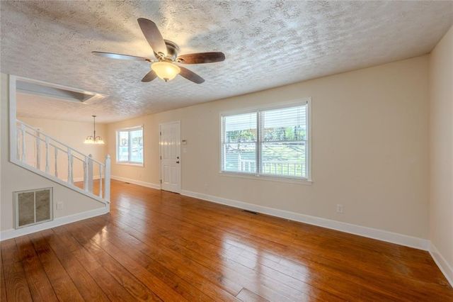 35 Blackfoot Trail SW, Cartersville, GA 30120