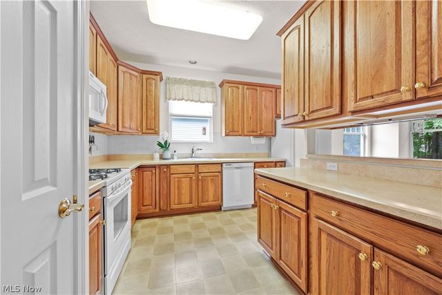 1990 Buckingham Drive, Avon, OH 44011