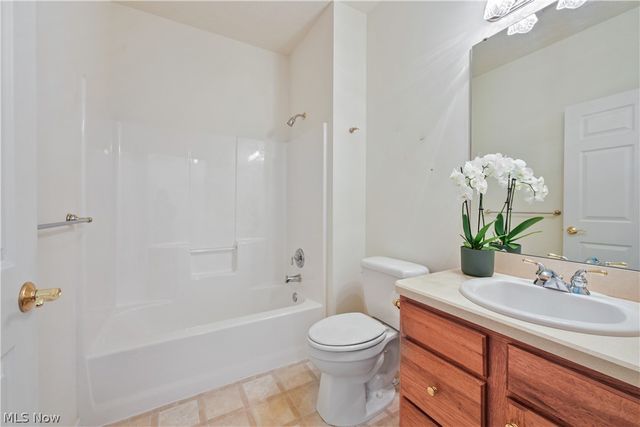 1990 Buckingham Drive, Avon, OH 44011