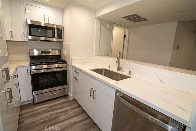 6275 Canoga Avenue 73, Woodland Hills, CA 91367