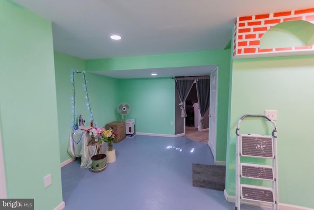 110 LIMITED DR, Ranson, WV 25438