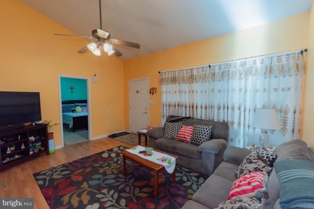110 LIMITED DR, Ranson, WV 25438