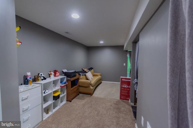 110 LIMITED DR, Ranson, WV 25438