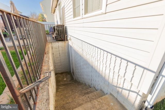 110 LIMITED DR, Ranson, WV 25438