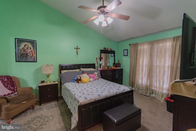 110 LIMITED DR, Ranson, WV 25438