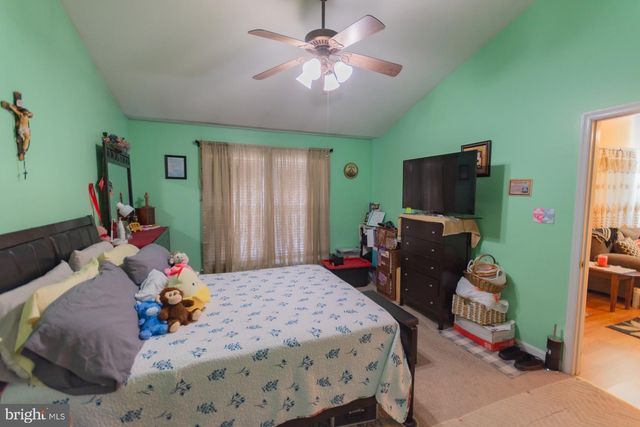 110 LIMITED DR, Ranson, WV 25438