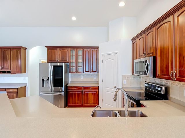 220 RONJA LANE, Valrico, FL 33594