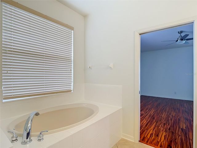 220 RONJA LANE, Valrico, FL 33594