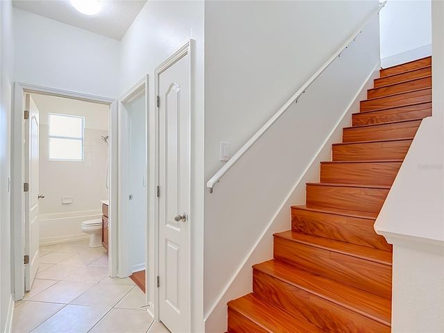 220 RONJA LANE, Valrico, FL 33594