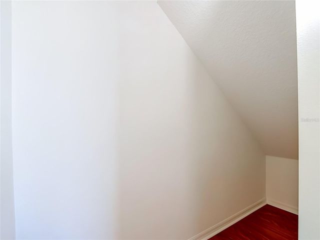 220 RONJA LANE, Valrico, FL 33594