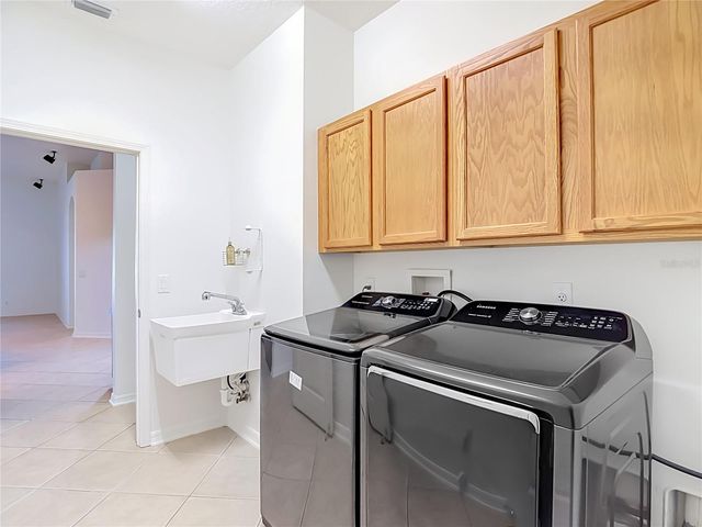 220 RONJA LANE, Valrico, FL 33594