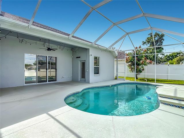 220 RONJA LANE, Valrico, FL 33594