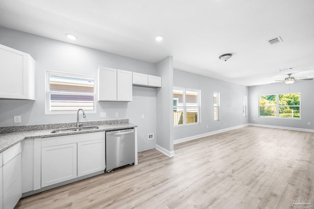 2318 W Lakeview Ave, Pensacola, FL 32505