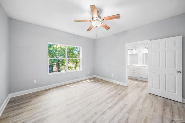 2318 W Lakeview Ave, Pensacola, FL 32505