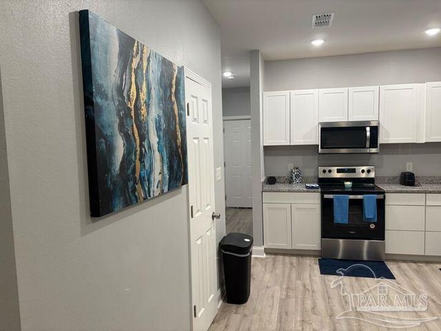 2318 W Lakeview Ave, Pensacola, FL 32505