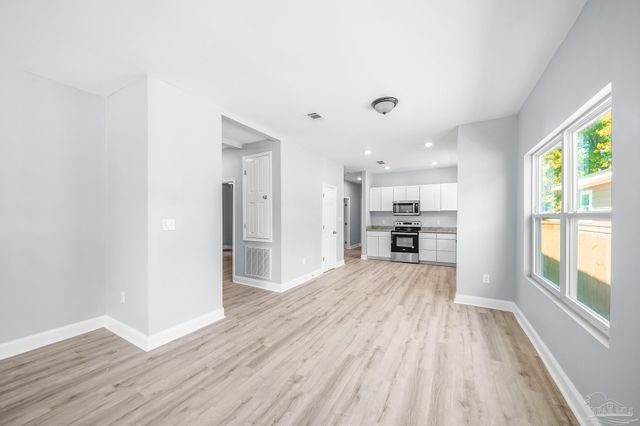 2318 W Lakeview Ave, Pensacola, FL 32505