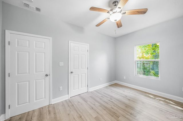 2318 W Lakeview Ave, Pensacola, FL 32505