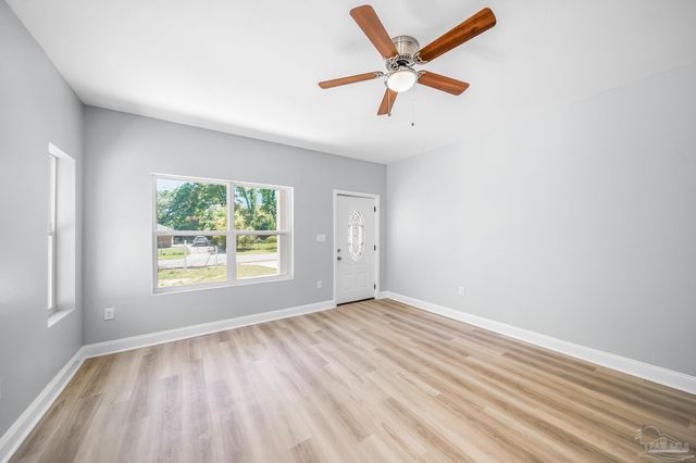 2318 W Lakeview Ave, Pensacola, FL 32505