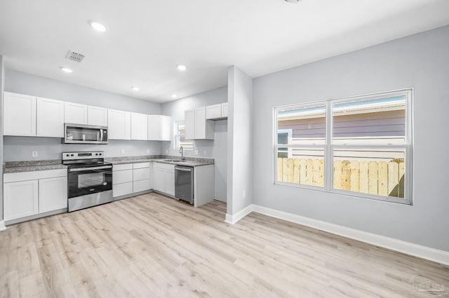2318 W Lakeview Ave, Pensacola, FL 32505