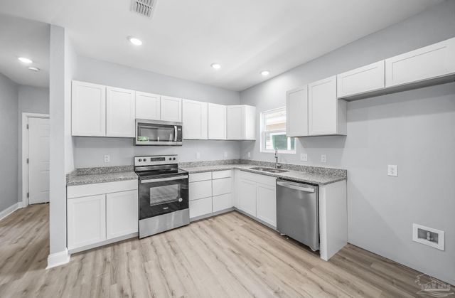 2318 W Lakeview Ave, Pensacola, FL 32505