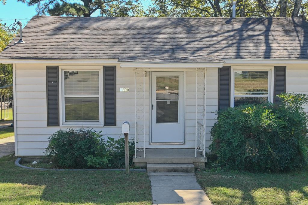 1200 W 49TH Street, North Little Rock, AR 72118