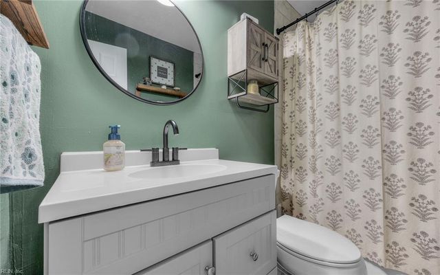 20 S Colin DR, Portsmouth, VA 23701