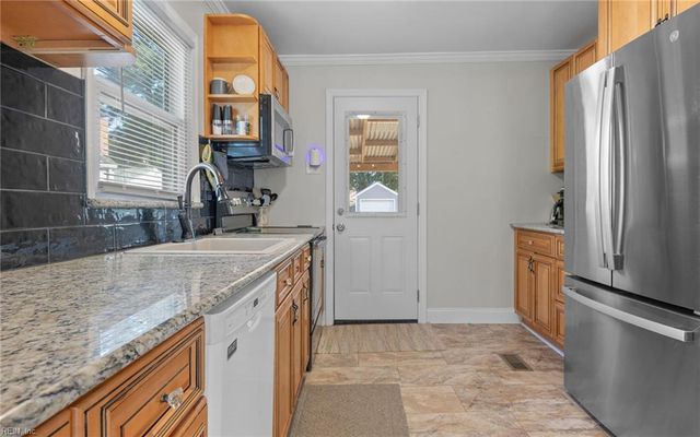 20 S Colin DR, Portsmouth, VA 23701