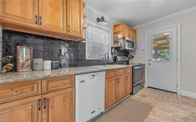 20 S Colin DR, Portsmouth, VA 23701