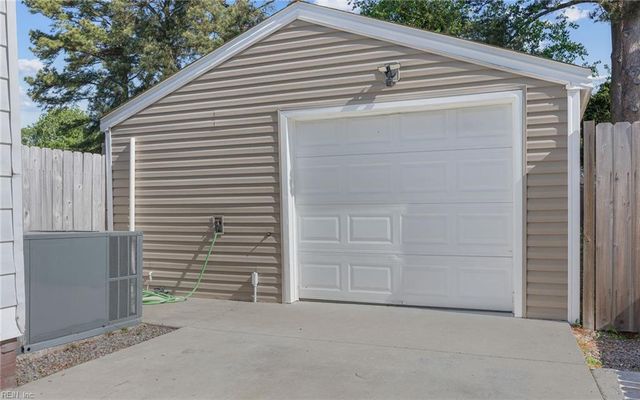 20 S Colin DR, Portsmouth, VA 23701