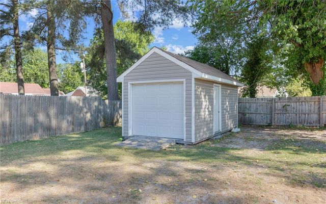 20 S Colin DR, Portsmouth, VA 23701