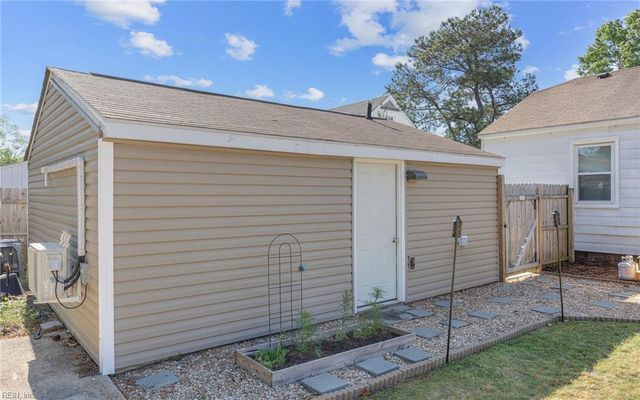 20 S Colin DR, Portsmouth, VA 23701