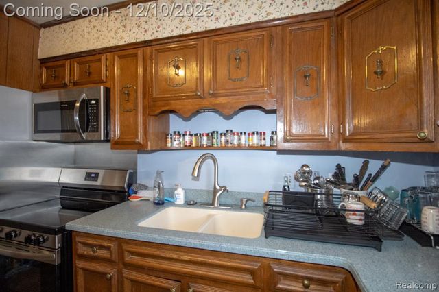 20000 Lancaster Street, Harper Woods, MI 48225