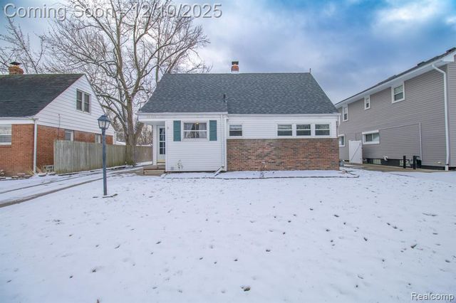 20000 Lancaster Street, Harper Woods, MI 48225