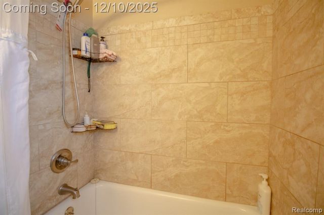 20000 Lancaster Street, Harper Woods, MI 48225