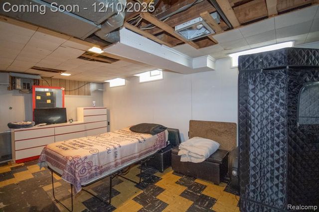 20000 Lancaster Street, Harper Woods, MI 48225